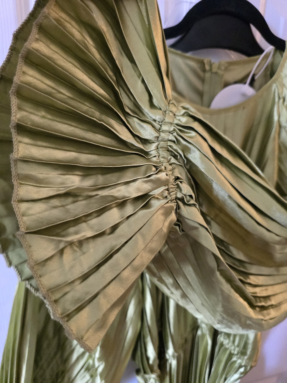 BNWT Green Satin/Poly Pleated Tie-Detail Midi Long Sleeve Holiday Dress - Picture 10 of 16
